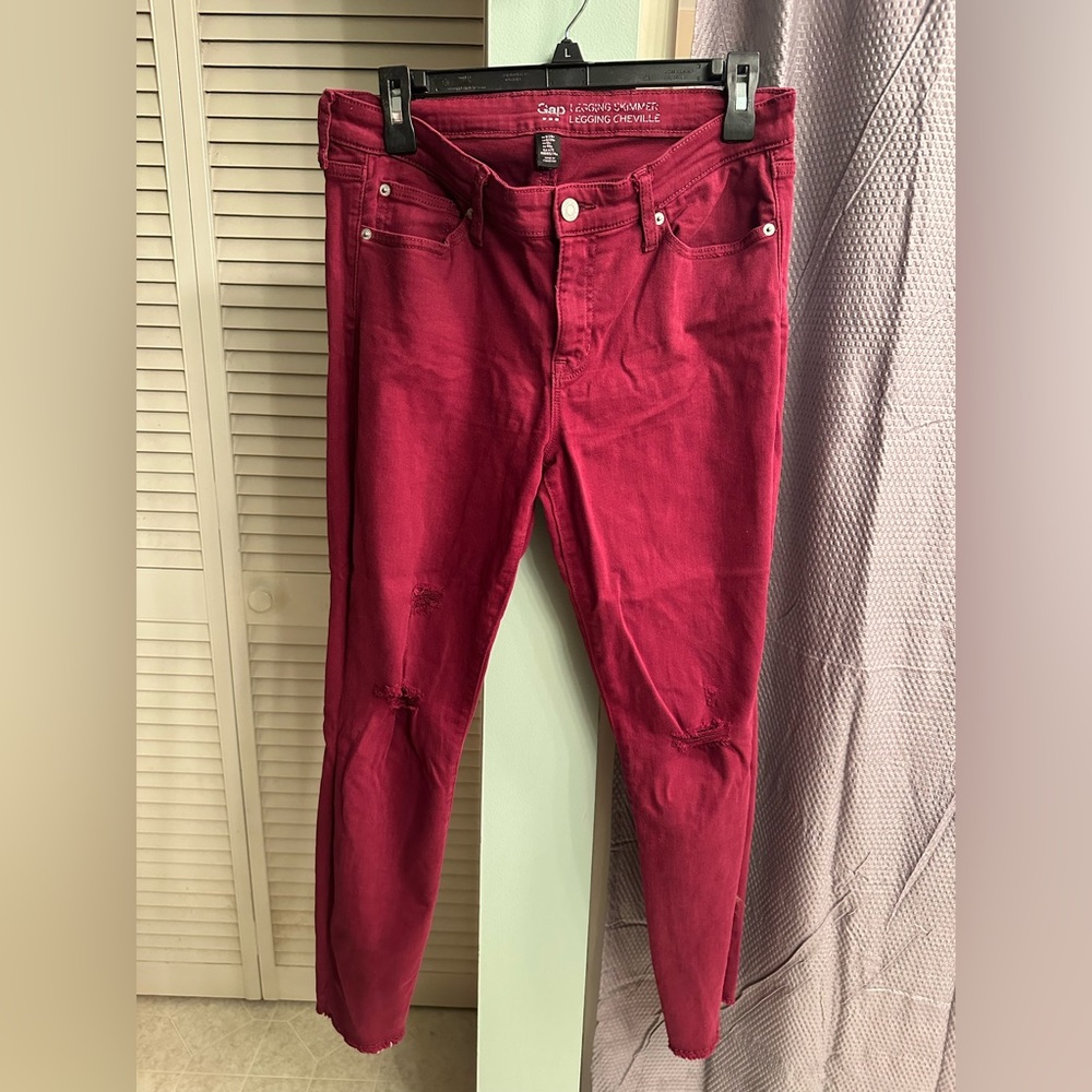 Burgundy slim fit distressed jegging